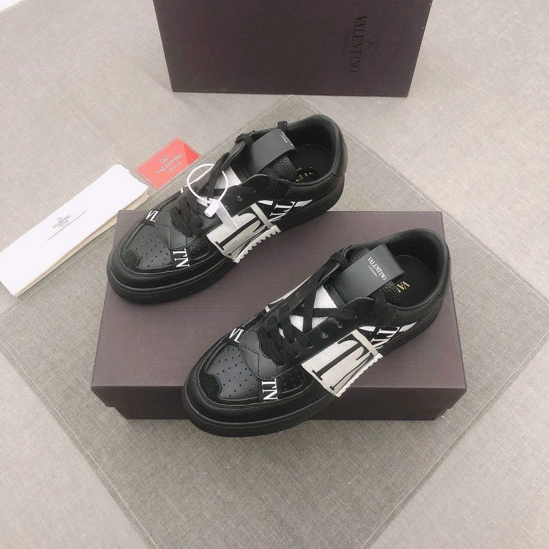 P440▫️V L7N spring and summer 🆕calf leather strap sneakers, no man should be able to refuse this style, classic color, so handsome! Purchase a high-precision replica of the original version to instantly sell off the market currency! 6 VLTN logo rubber effect straps - Valentino Garavani Logo printed on the back and tongue, all materials are customized to ensure quality! Size: 38/45 No. 018